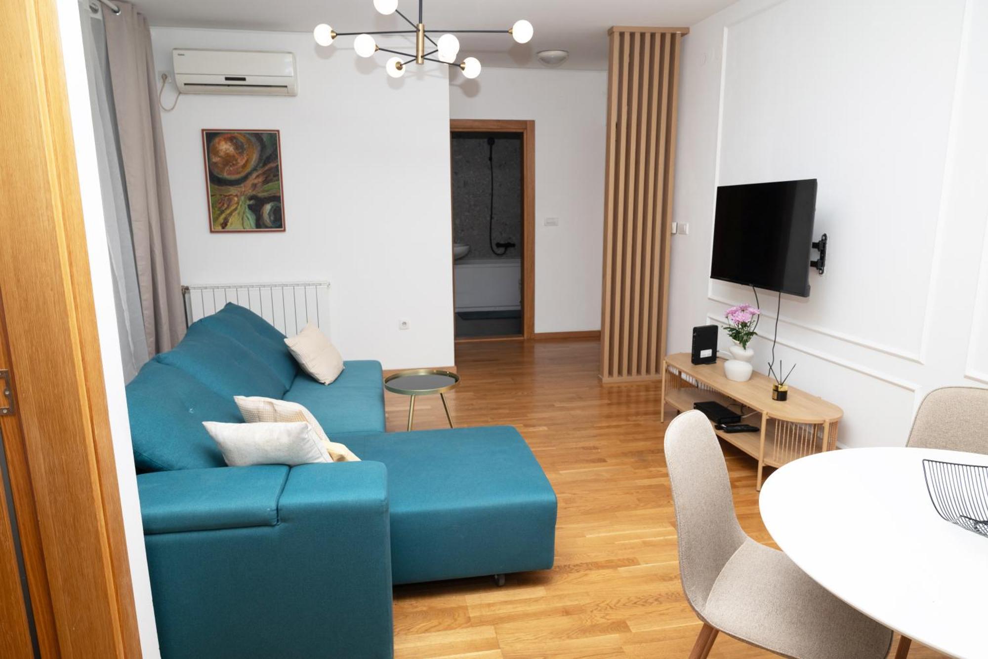 2 Bedroom, 1 Living Downtown