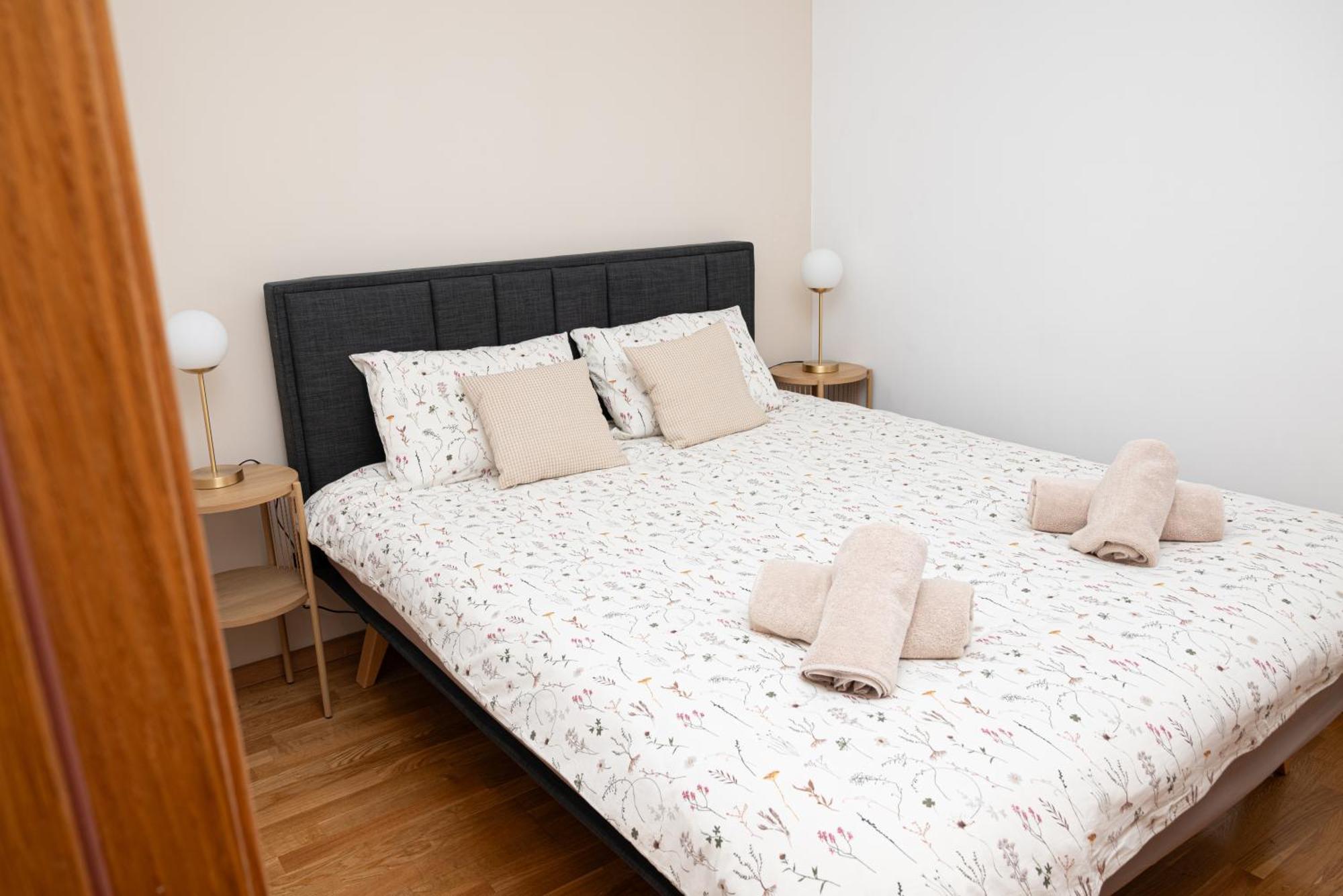 Апартамент 2 Bedroom, 1 Living Downtown
