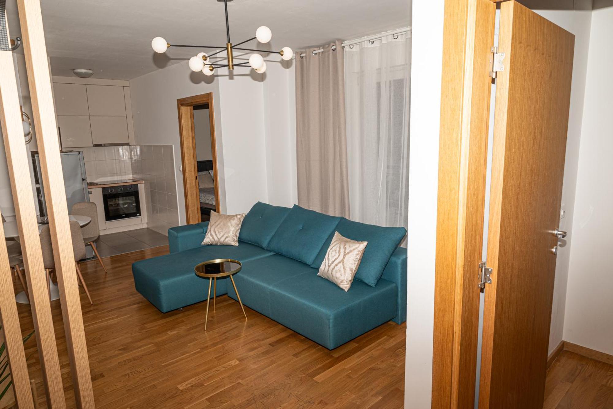 2 Bedroom, 1 Living Downtown